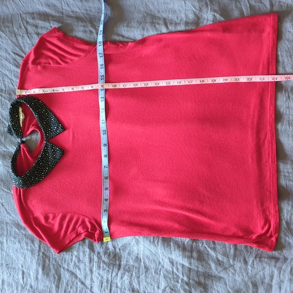 Cute red t-shirt with printed collar - Picture 5 of 5